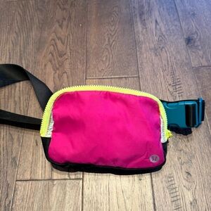 lululemon everywhere bright belt bag